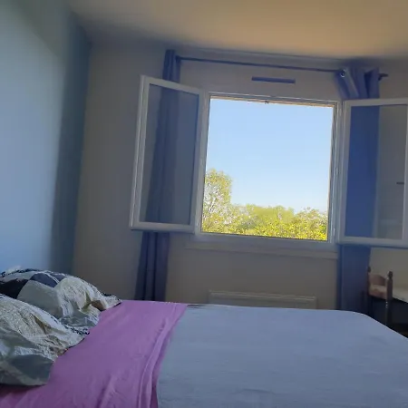 Au Calme Avec Cuisine Equipee En Supplement Sur Demande *